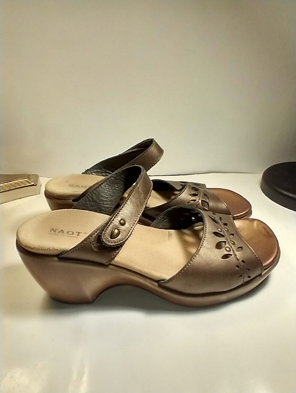 Naot Casual Slip On Two Strap Wedge Slide Sandals Women's sz 8(39). - Picture 2 of 12